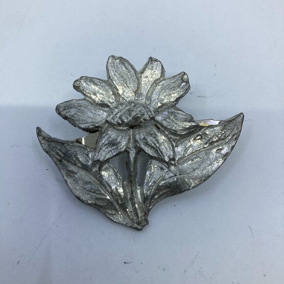 Unbranded Jewelry - Vtg 1940 pewter flower daisy  silver tone brooch